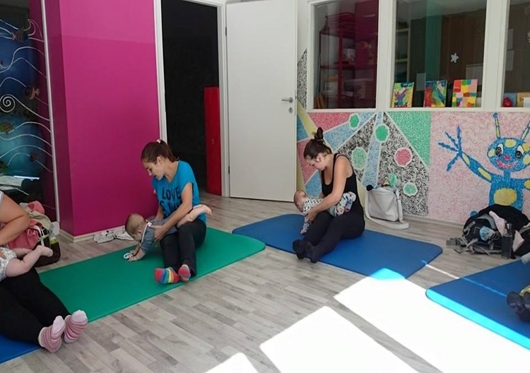 Razvojno gibalne vadbe za dojenčke